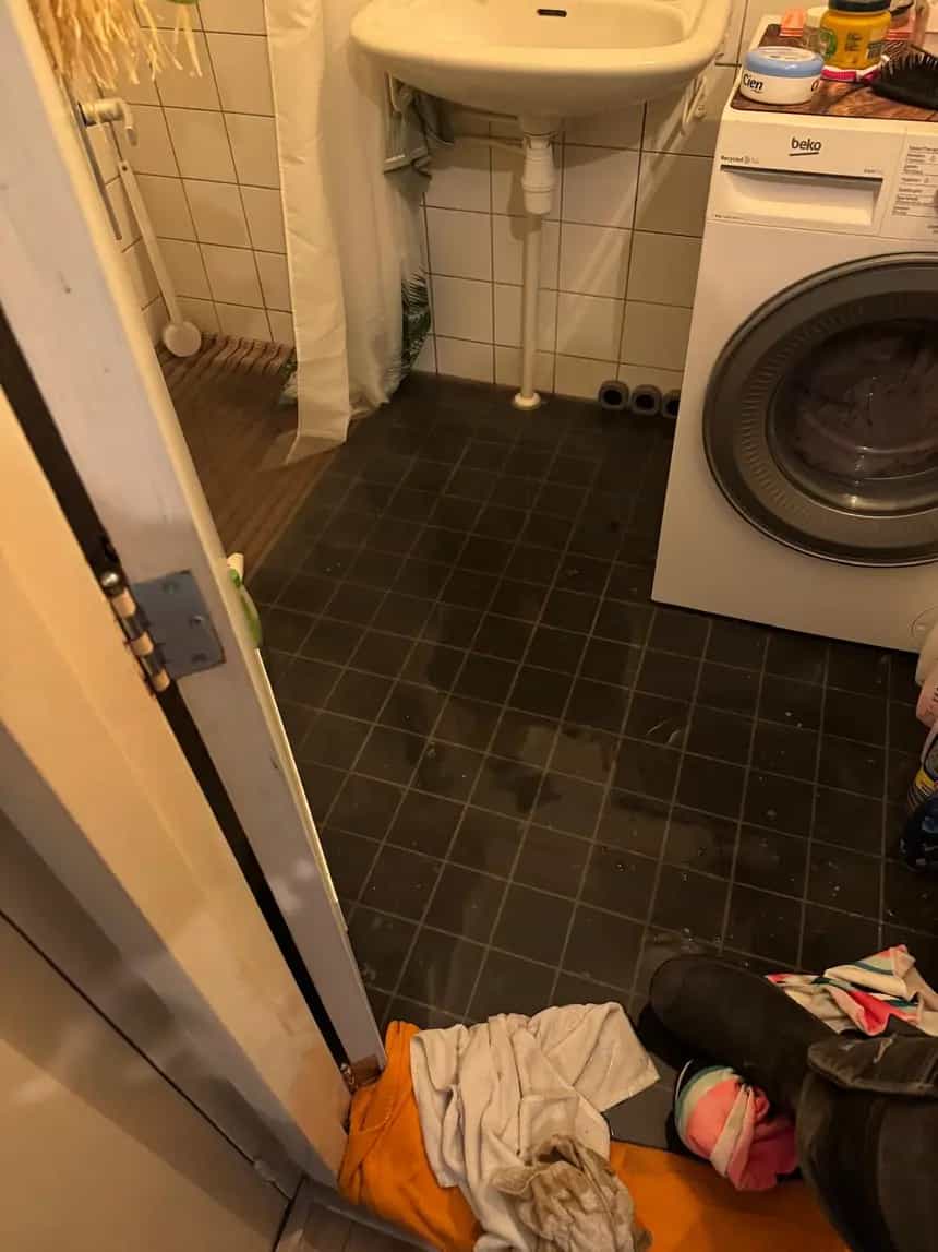 Wateroverlast in de badkamer — spoedklus voor de loodgieter
